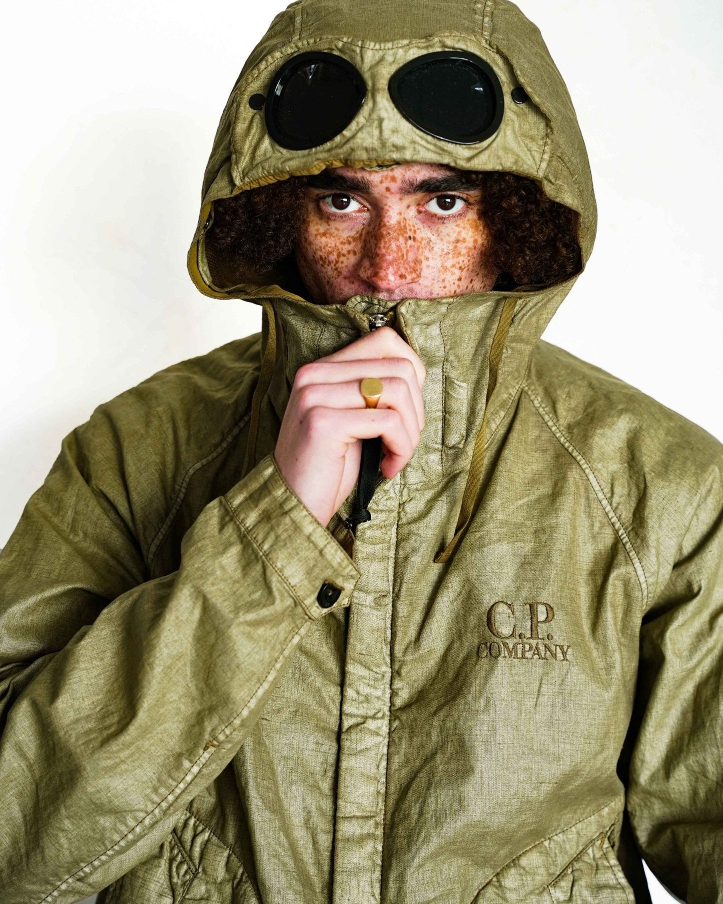 C.P. Company Lino Wax Goggle Jacket in Tree House- Beige